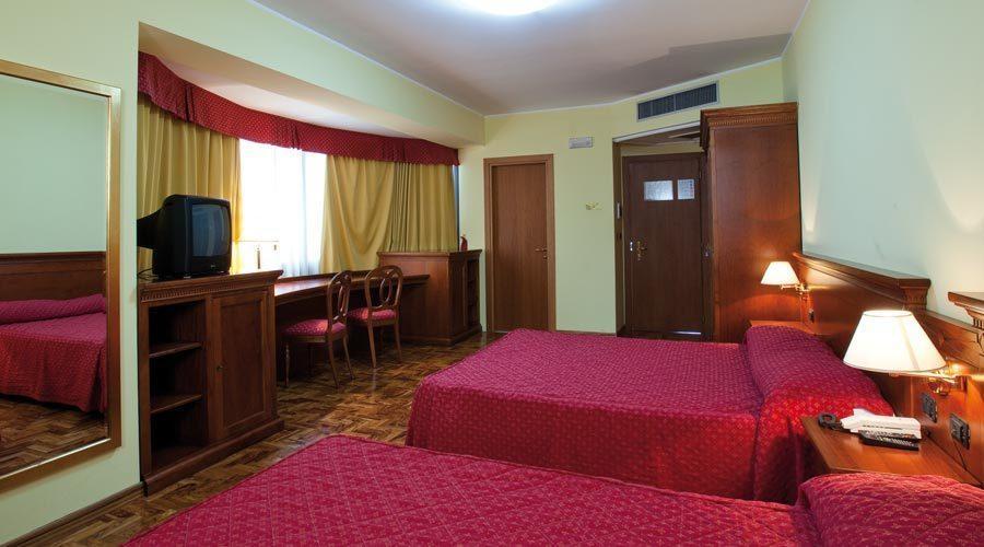 Albergo Ristorante Uliveto Veroli ภายนอก รูปภาพ